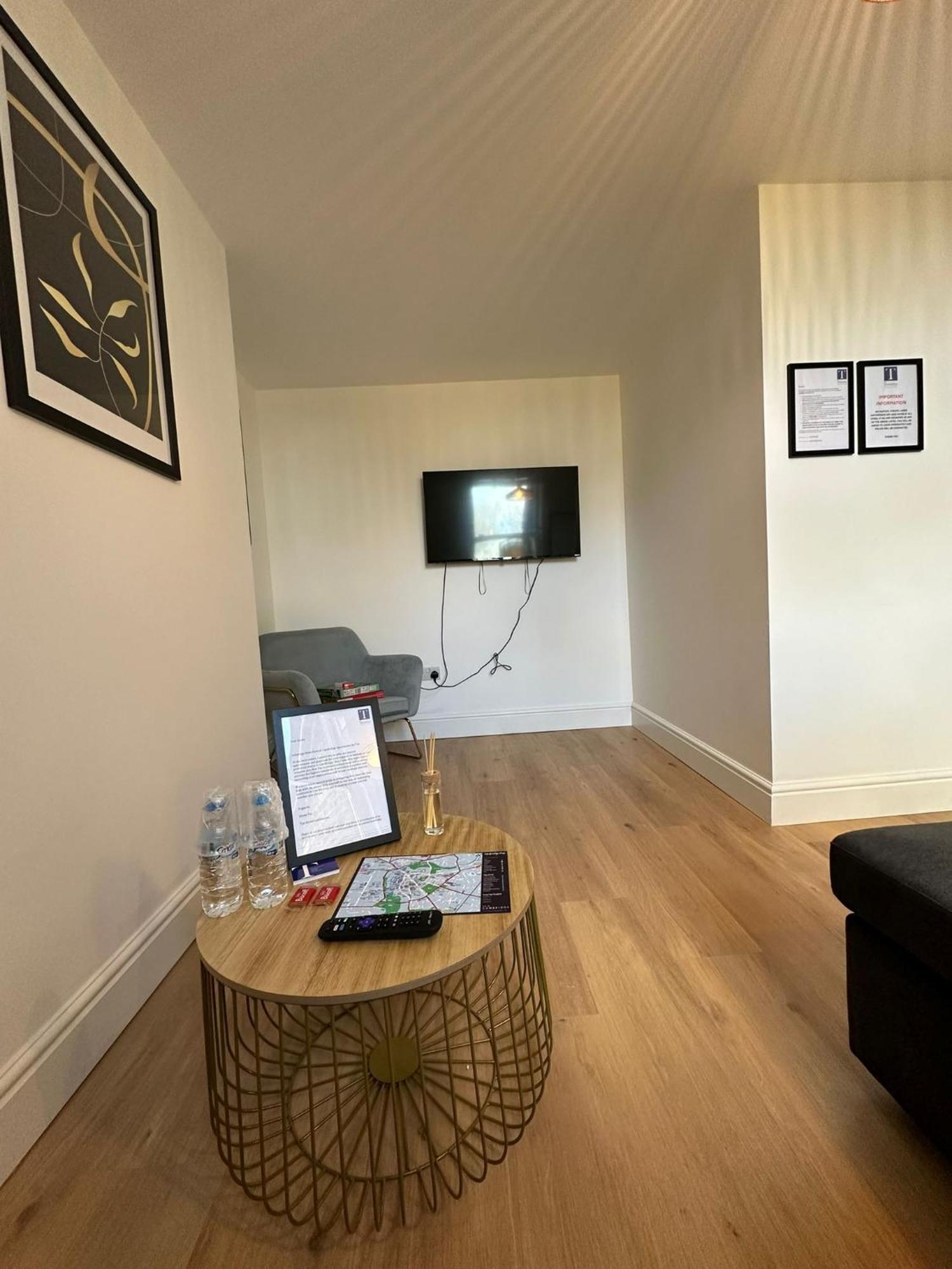 By Tas Apartemen